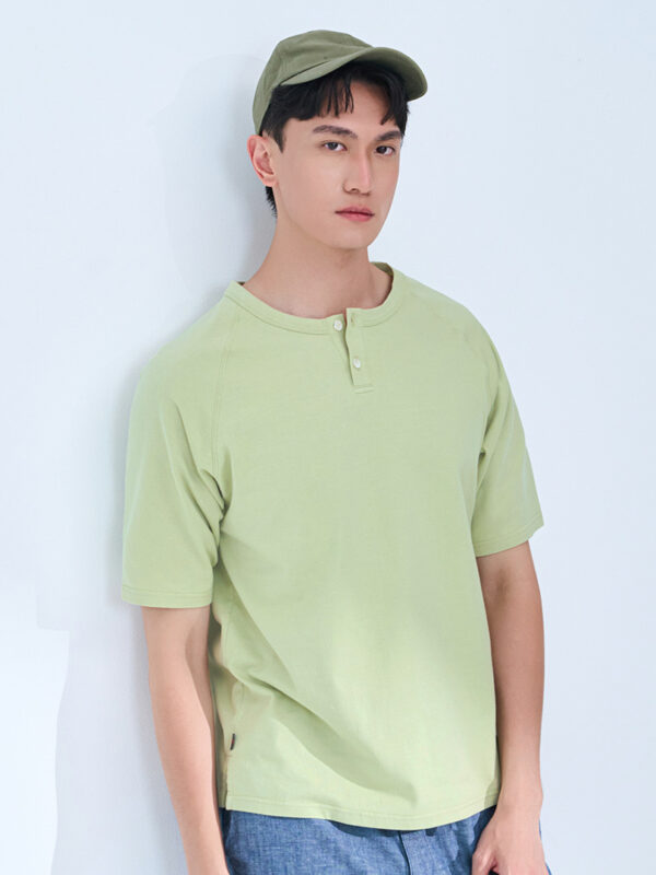 "Áo phông ngắn tay cổ Henley màu trơn, phong cách tươi mới-nam